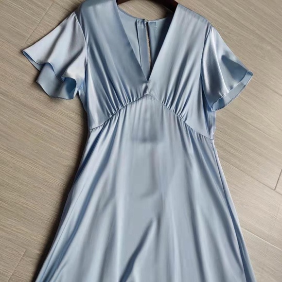 🔥Light Blue Silk-Satin Gown/Maxi Dress - Picture 3 of 6